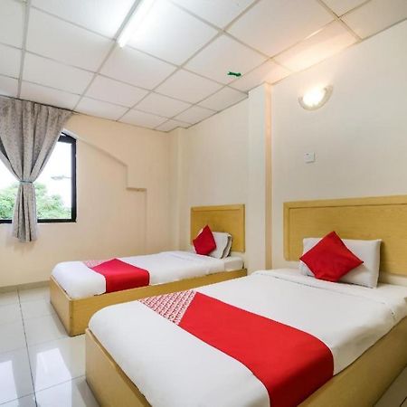 Oyo 301 River Inn Hotel Баттерворт Экстерьер фото
